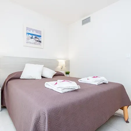 Apart-rent Francesc Macia 2º 2004 Apartment *